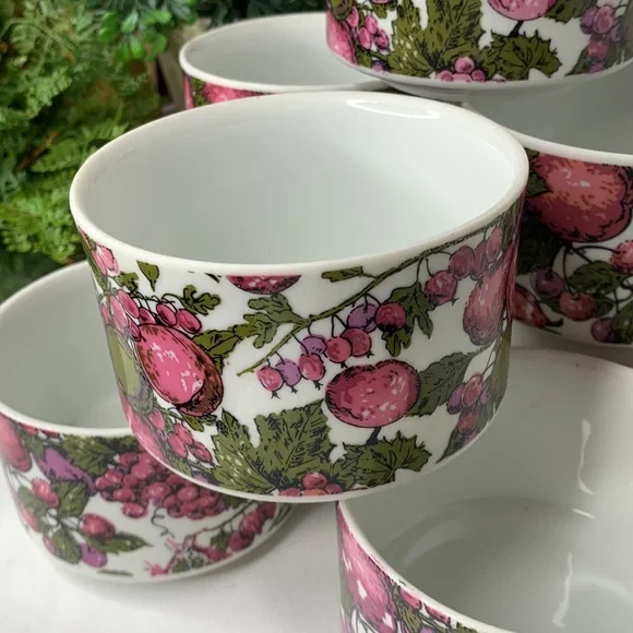 Beautiful vintage set of 6 green, plum & pink Enesco Japan soup mugs with fruits - Picture 2 of 8